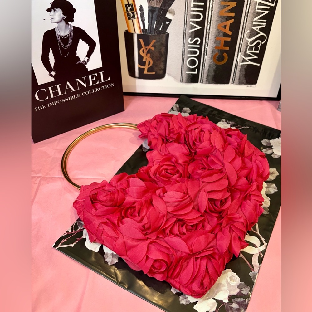 💖🌺NWOT Beautiful Fine Boutique Berry/Fuchsia/Pink Floral Handbag and/or Clutch - Picture 2 of 11